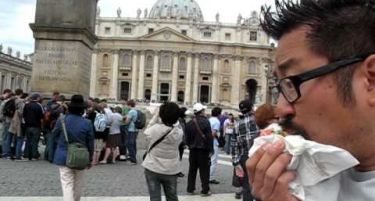 Казна од 500 евра ако јадете сендвич во Рим