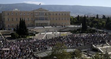 Продолжува 24 часовниот штрајк во Атина