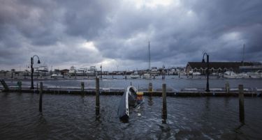 Река од гориво се излеа во близина на Њујорк