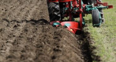 Фармерите бараат начин за легализација на тракторите