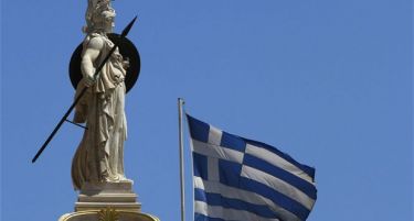 Се спаси еврото во Грција; долгот намален, стигнува помош од 43,7 милијарди евра
