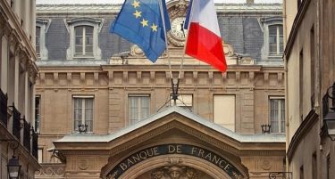 Рецесија и се заканува на француската банка