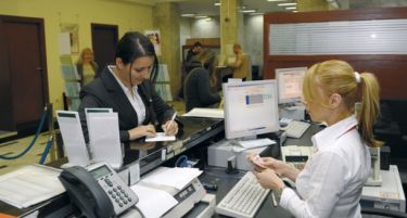 Банките повлекуваат пари, Хрватска и Србија во опасност