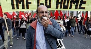 Грција ја чека помошта за да се спаси од банкрот, кредиторите молчат!