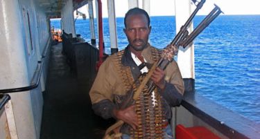 Сомалиските пирати му прават проблем на НАТО
