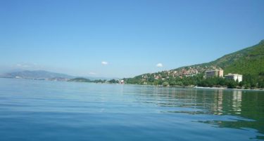 ДОБИЛ СРЦЕВ УДАР: Скопјанец се удави во Охридското Езеро