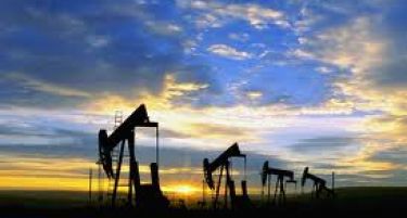 Цените на нафтата го поминаа прагот од 54 долари