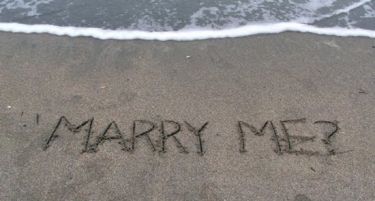 Неженети над 35 да плаќаат данок