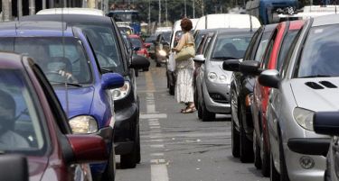 РЕКОРД: Скопје го напуштија 20.000 возила