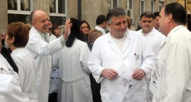 Новинарите им се придружија на лекарите, Тодоров на помош ги повика пациентите!