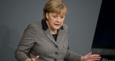 Меркел е во контакт со Борисов, најавува решение за Македонија деновиве