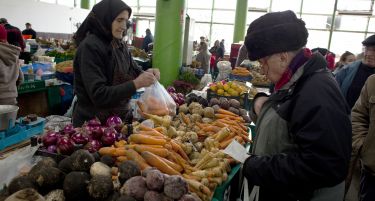 Криза или не, Романија ги зголеми и платите и пензиите