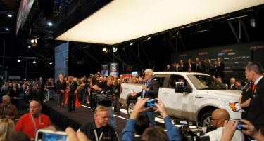 Добротворна аукција: 300 илјади долари за пикапот на Џорџ Буш