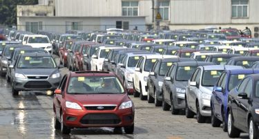 Новите автомобили во Франција не се продаваат