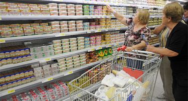 Во БиХ за храна одат 80 отсто од платата