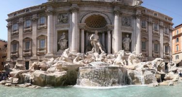 „Фенди“ ќе ја обновува Фонтана ди Треви во Рим