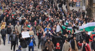 Скапата струја ја дигна Бугарија на нозе, протестираа илјадници луѓе низ државата