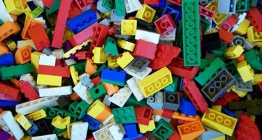 Лего играчките се продаваат како алва