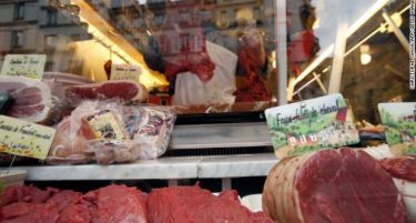 Паѓа цената на добиточната храна, може ли да поевтини месото?