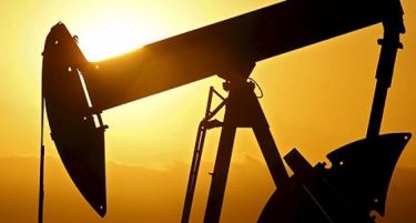 Зошто паѓа цената на нафтата?