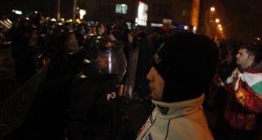 И вечерва Бугарите на протест, извикуваат: Долу партиите!
