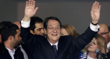 Сите што имаат пари на Кипар одат 10 % во минус, земјата пред сериозен финансиски потрес