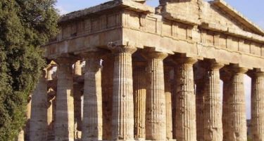 На продажба храмот Аполон во Атина