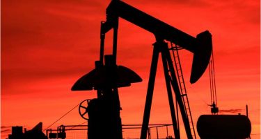 Позитивните податоци од САД ја поскапеа нафтата
