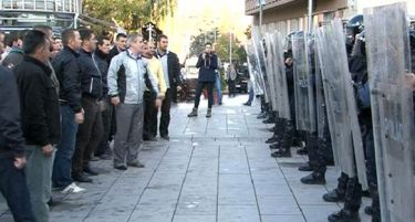 Протести во Приштина против корупцијата и кражбите во институциите