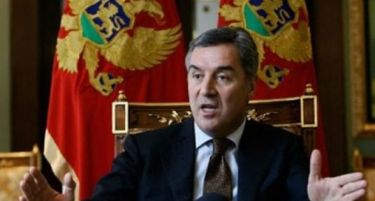 Како црногорскиот премиер Ѓукановиќ заработи милион евра