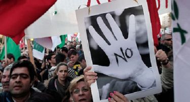 Со Јуриј Гагарин пред Парламентот во борба против економската криза!