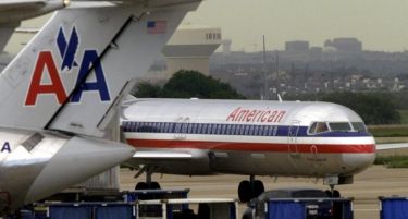 Авиони на „Американ ерлајнз“ останаа заглавени на пистите