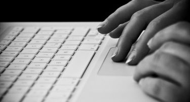 „Епл“ ќе им плати отштета на кинески програмери