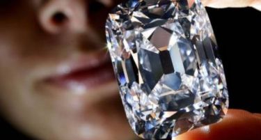 Розовиот дијамант продаден за 40 милиони долари