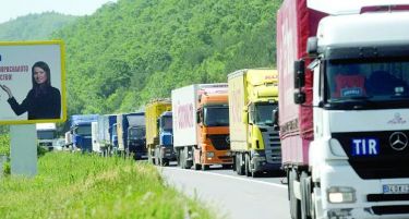 Континуирано паѓа проджбата на камиони