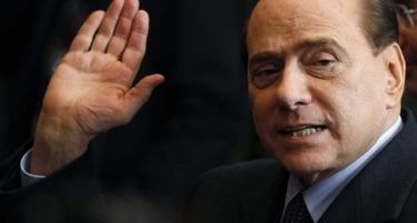 Очајнички потег на Берлускони?!