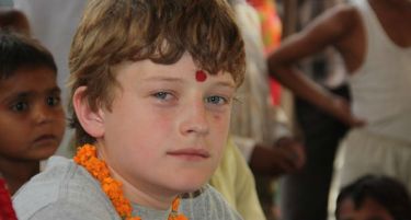 Момче подарува велосипеди за сиромашните врсници од Индија да не пешачат до училиште