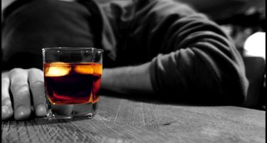 Илегално произведен алкохол, 50 луѓе го загубија животот