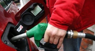КОРОНАВИРУСОТ ГИ ПОТОНА ЦЕНИТЕ: По полноќ рекордно евтино ќе се точат горива