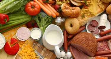 Паѓаат цените на храната во целиот свет, но ќе имаме и помалку жито!