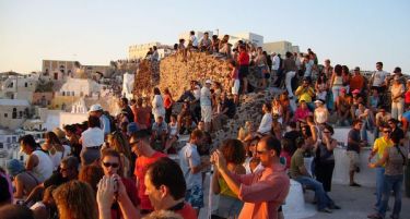 Во Грција приходите од туризмот се зголемиле за 15,4 проценти во првите шест месеци