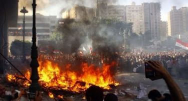 Цената на нафтата расте – насилството во Египет продолжува