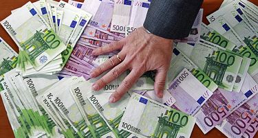 ПРВ ПОТПИС ОД МИНОВСКИ: Владата најави 12,6, бараше 14,6 а се задолжи 9,3 милиони евра