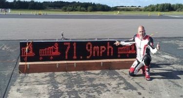 Луди рекорди: Британец возеше количка за пазарување со 116 км/час