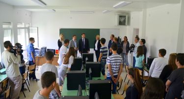 ОКТА донираше нова компјутерска опрема вредна 10.000 евра во новото училиште во општина Илинден