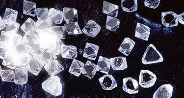 Cред бел ден украла дијаманти вредни 20.000 евра