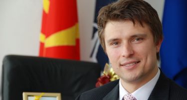 Ивановски во Њујорк, бара Македонците да не плаќаат скап роаминг во ЕУ