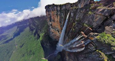 Виртуелна прошетка до највисокиот водопад во светот!