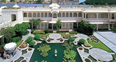 ФОТО: Дворецот на индискиот махараџа – лебдечкиот „Lake Palace“