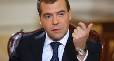 Медведев: Русија не може да си дозволи буџетски раскош како оној на САД